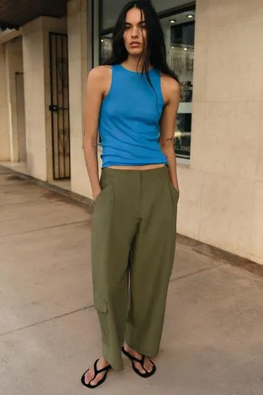 Брюки с защипами и шлевкой на спинке- Заказать в России