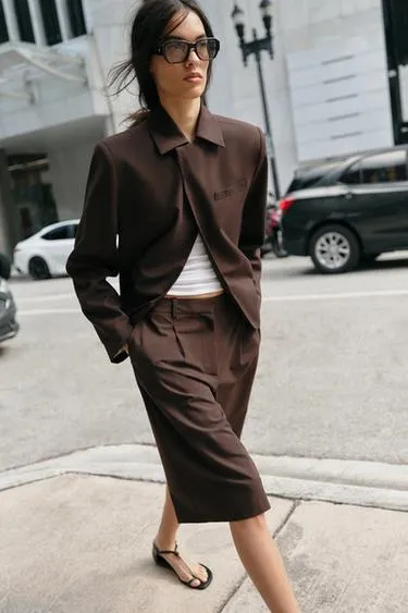 Длинные бермуды с защипами