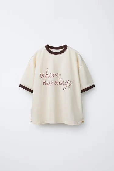 Футболка в рубчик с контрастной вышивкой- Заказать в России