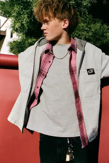 Куртка-рубашка из саржи с эффектом выцветания и капюшоном из плюша- Заказать в России