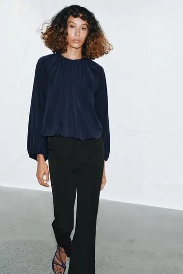 Топ с объемными рукавами и разрезами- Заказать в России