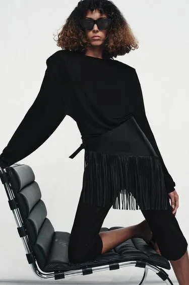 Футболка свободного кроя с подплечниками- Заказать в России