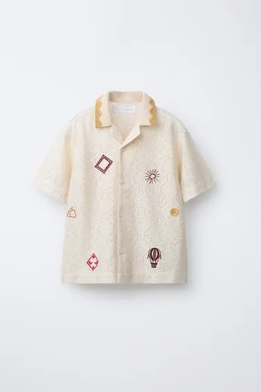 Рубашка с вязаным кружевом и вышивкой