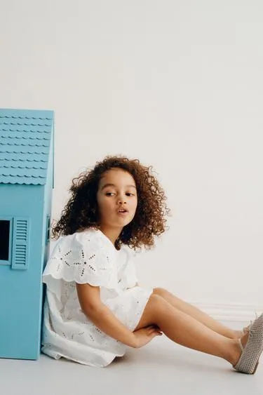 Платье с вышивкой