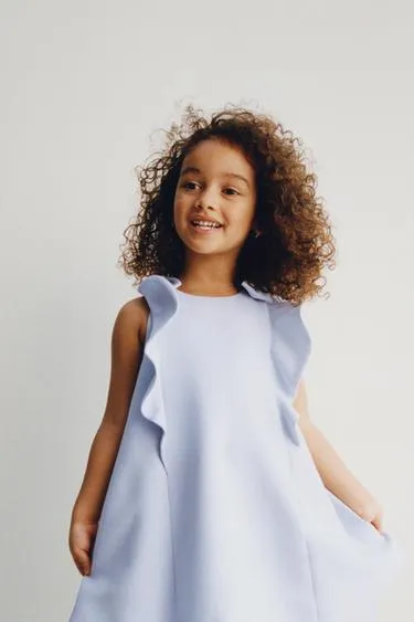 Платье с воланами и бантами