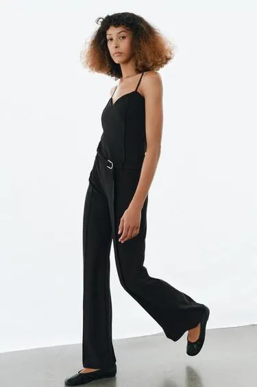 Креповый топ на бретелях