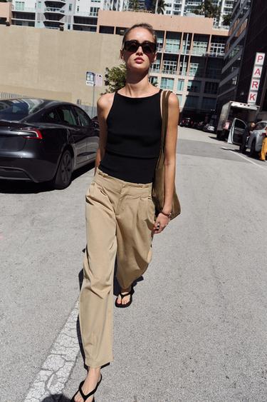 Zara Топ с горловиной халтер в рубчик