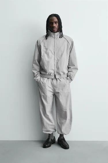 Джоггеры из высокотехнологичной ткани с контрастными лампасами- Заказать в России