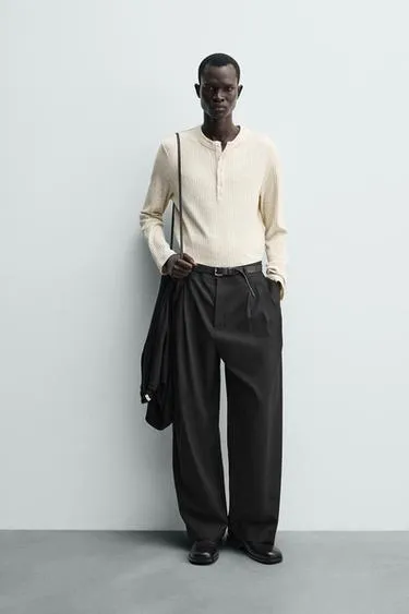 Футболка в рубчик с воротником на кнопках- Заказать в России