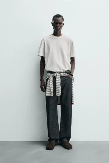 Футболка с рельефным принтом