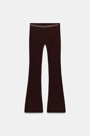 Расклешенные брюки с заклепками