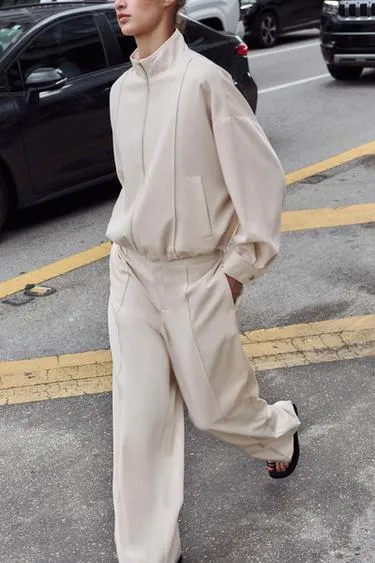 Прямые брюки с декоративной строчкой