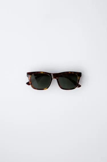 Солнцезащитные очки в прямоугольной оправе