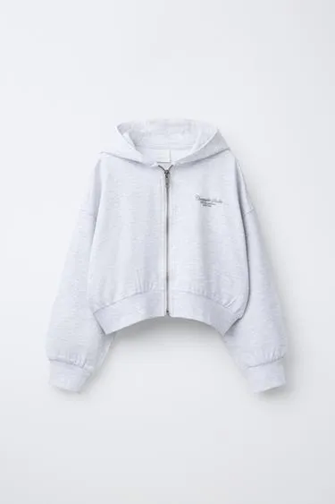 Худи с рельефным текстом на груди