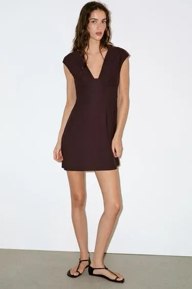 Платье из крепа с V-образным вырезом