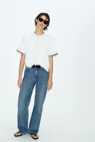 Контрастные строчки на корпусе