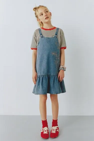 Джинсовое платье с вышитыми цветами- Заказать в России