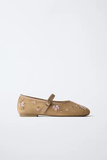 Балетки с вышивкой в виде цветов