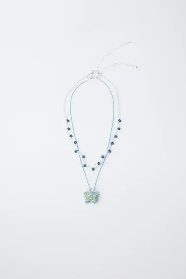 Набор из двух ожерелий с бусинами, бабочкой и цветами