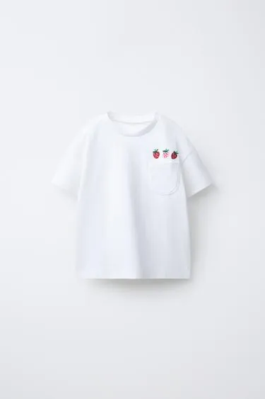 Футболка с карманом и вышивкой