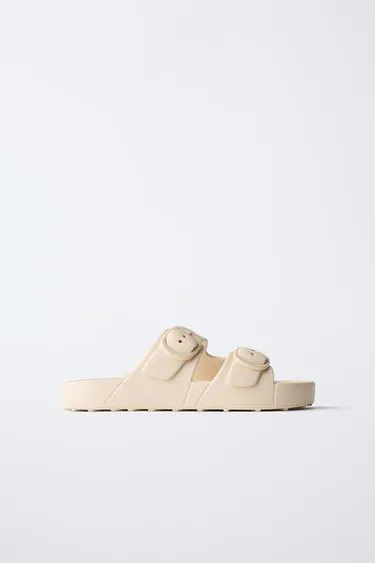 Резиновые сандалии с пряжками