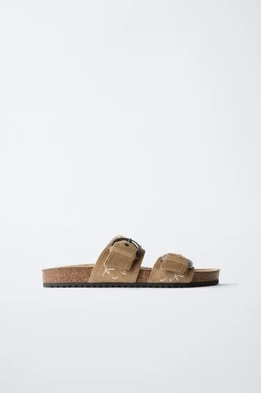 Сандалии с двумя вышитыми ремешками