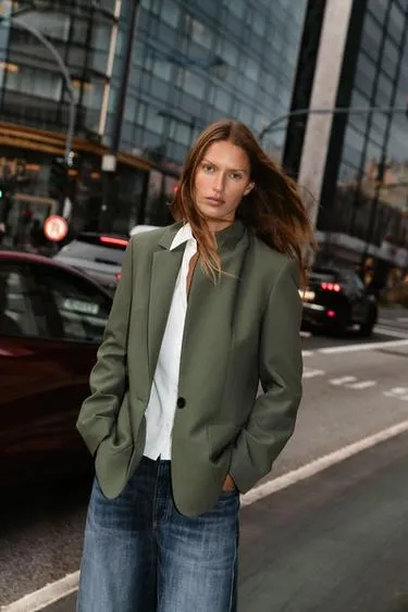 Прямой блейзер с подплечниками