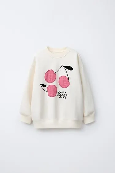 Толстовка с нашивками «вишни»