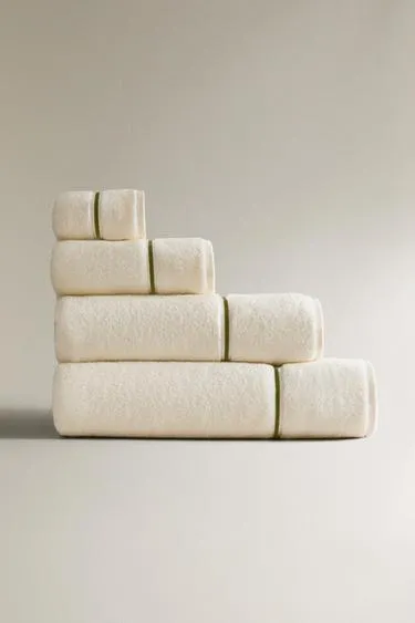 Мягкое ванные полотенце с вышитым отделкой- Заказать в России