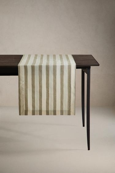 Zara Полосатый поднос с кружевным краем купить с доставкой.