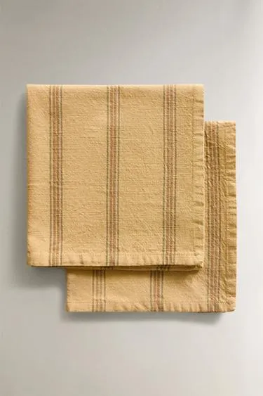 Набор клетчатых салфеток с полоской из окрашенной нити (набор из 2)