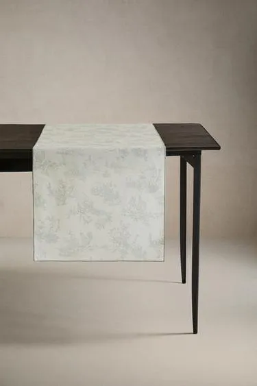 Покрывало для пасхального стола с смолистым покрытием