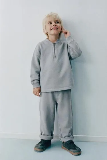 Комплект для бега: толстовка и однотонные брюки