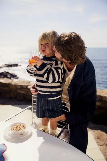 Полосатые бермуды из хлопка и льна