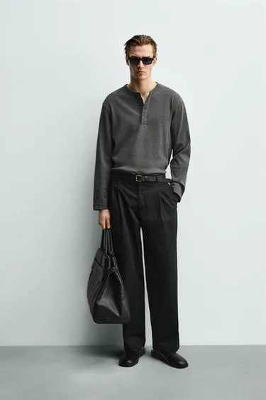 Футболка в рубчик с воротником на пуговицах