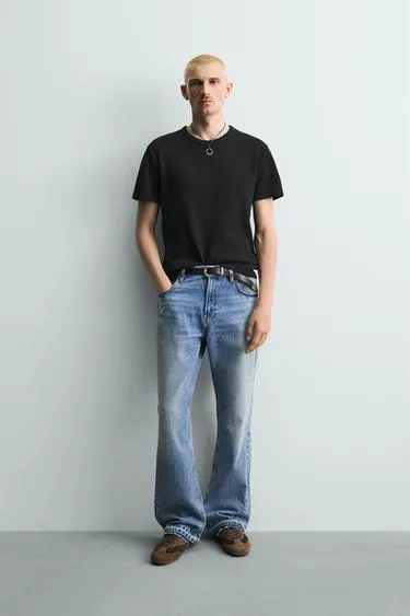 Приталенная футболка из рельефной ткани