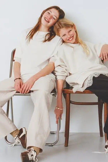 Футболка с контрастным кружевом