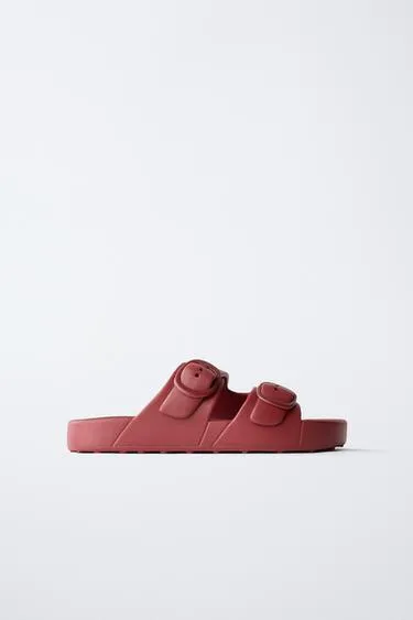 Резиновые сандалии с пряжками