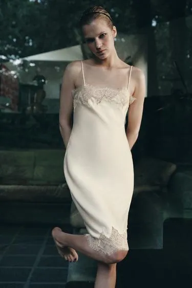 Атласное платье миди с кружевом- Заказать в России