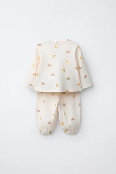 Набор с маечкой с текстурой и брюками с кроликом- Заказать в России