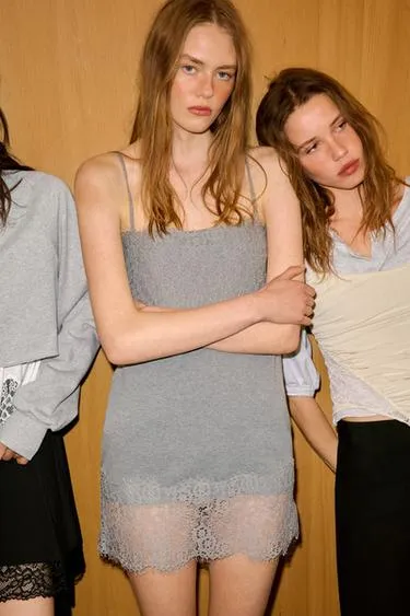 Мини-платье с комбинированным кружевом