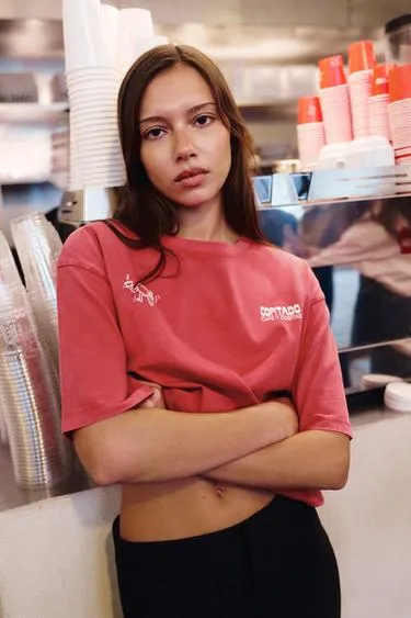 Футболка с эффектом потертости и надписью CORTADO- Заказать в России