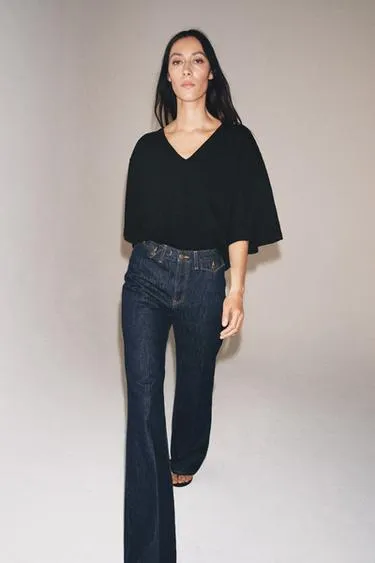 Футболка с V-образным вырезом