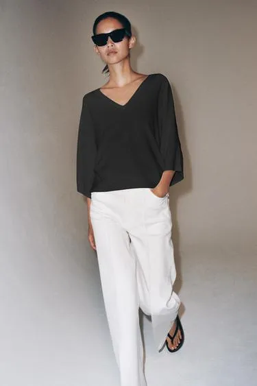 Трикотажный свитер с V-образным вырезом