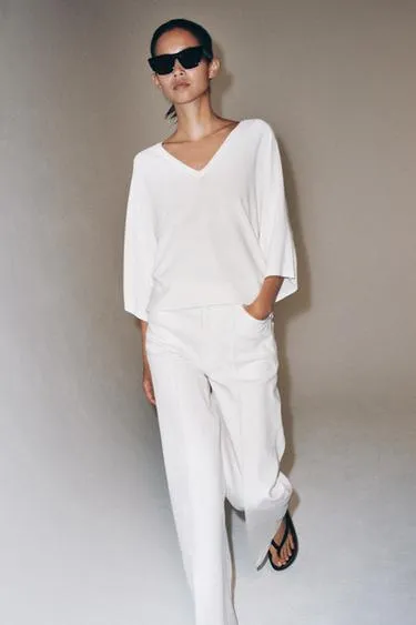 Свободный джемпер с V-образным вырезом