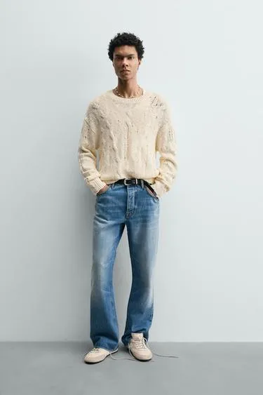 Ажурный свитер с узором «косы»