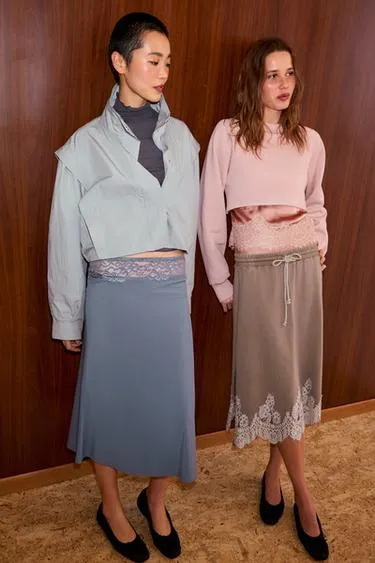 Юбка из выцветшей ткани с кружевной отделкой- Заказать в России