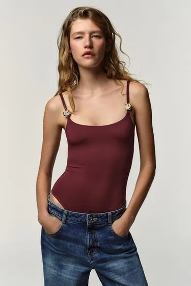 Боди из полиамида с металлической деталью