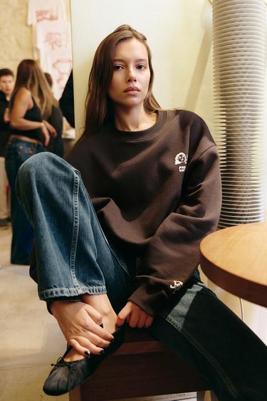 Zara Толстовка с вырезанным принтом