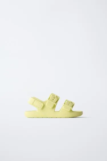 Резиновые сандалии с пряжками